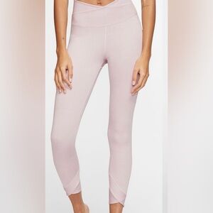 Nike Women’s Leggings Size Medium. Light Pink.